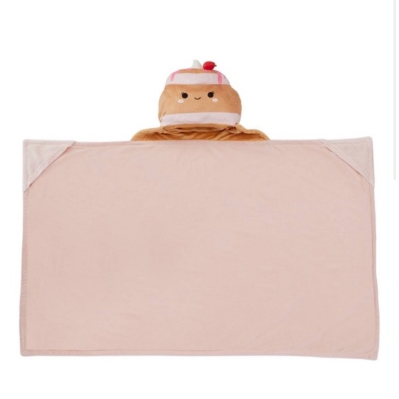 Squishmallows Sawtelle Strawberry Pancakes 30 x 50 Inch Hooded Throw - Picture 1 of 5